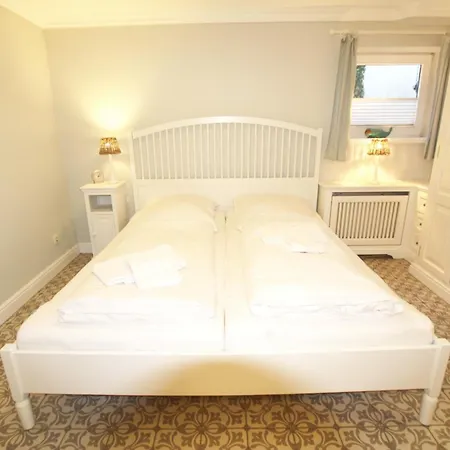 Feldmarkstrasse 4 F *